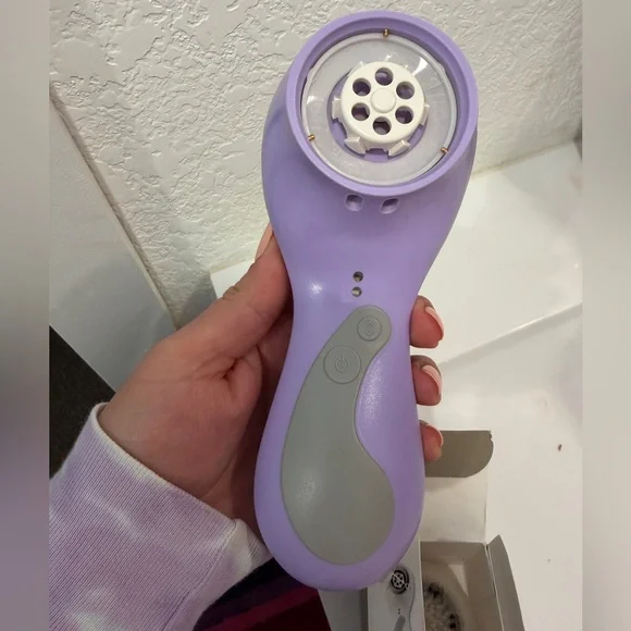 Clarisonic Plus Lavender Cleansing Device - Picture 2 of 7